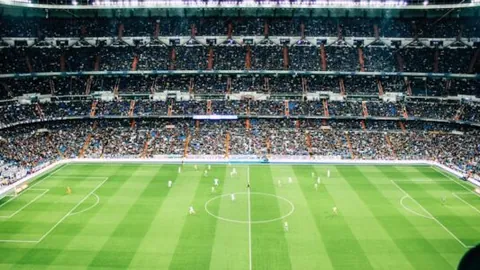 冰壶赛场揭秘：运动员的呐喊之声——来自人民日报